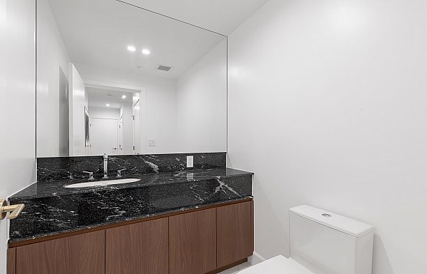 406 3668 W 10th Avenue Kitsilano