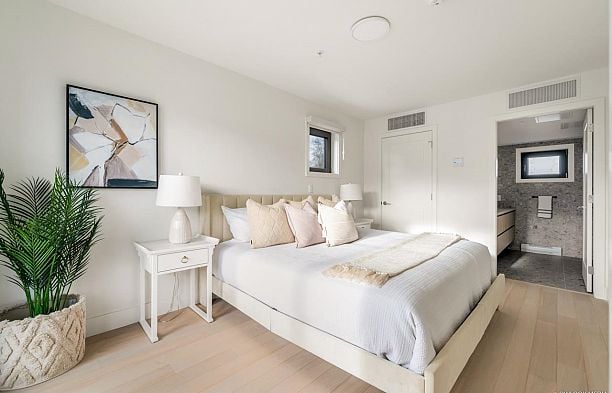 6322 Oak Street Oakridge VW