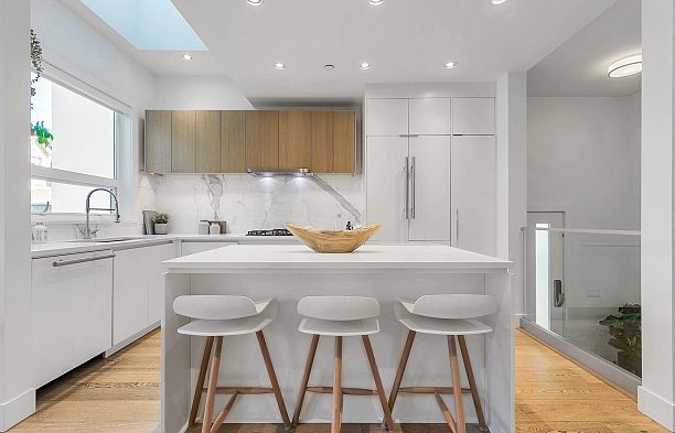 2431 W Broadway Kitsilano