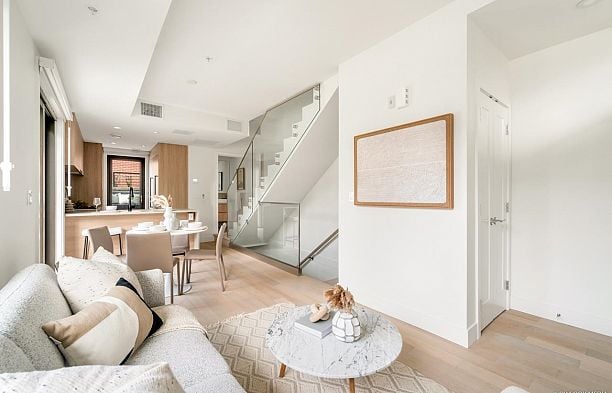 6322 Oak Street Oakridge VW