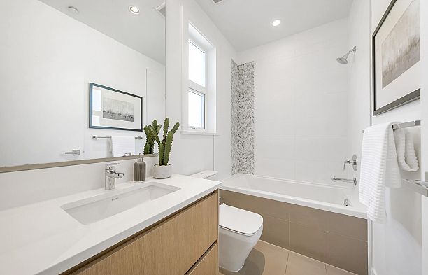 2431 W Broadway Kitsilano