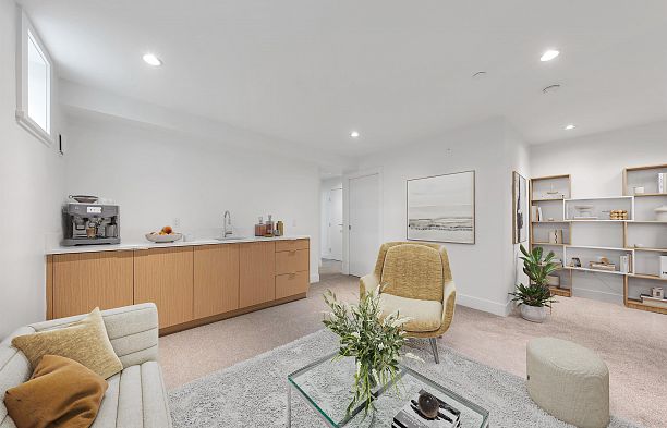 2431 W Broadway Kitsilano