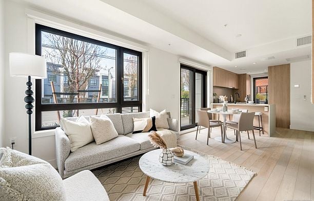 6322 Oak Street Oakridge VW