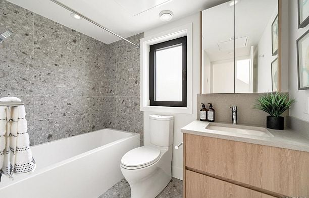 6322 Oak Street Oakridge VW