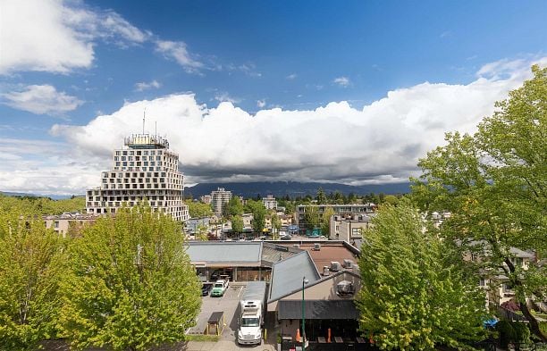 406 3668 W 10th Avenue Kitsilano