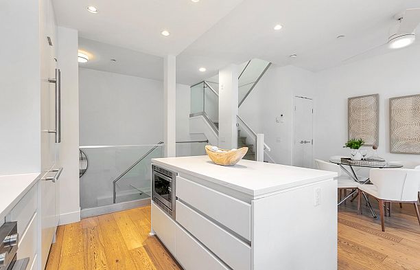 2431 W Broadway Kitsilano