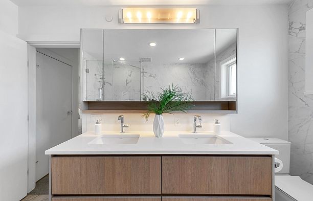 2431 W Broadway Kitsilano