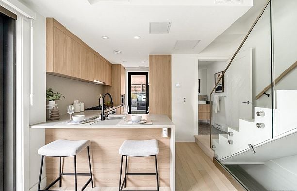 6322 Oak Street Oakridge VW