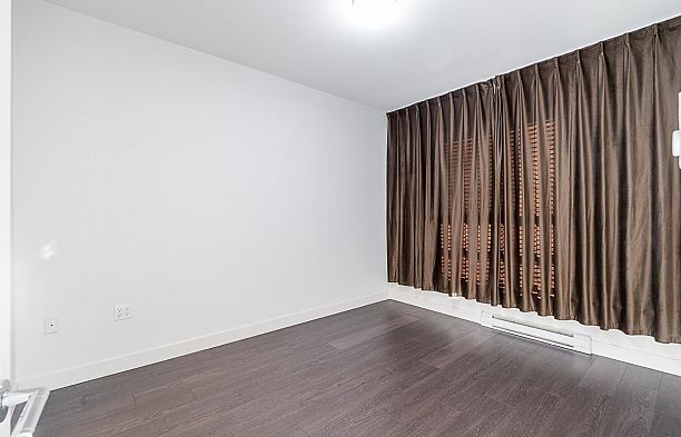 PH1 6033 Gray Avenue University VW