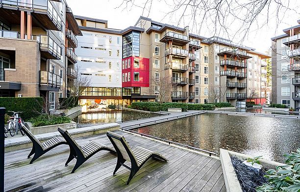 PH1 6033 Gray Avenue University VW