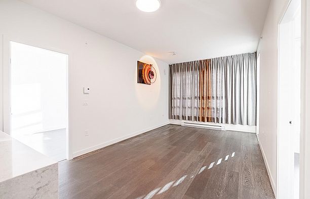 PH1 6033 Gray Avenue University VW