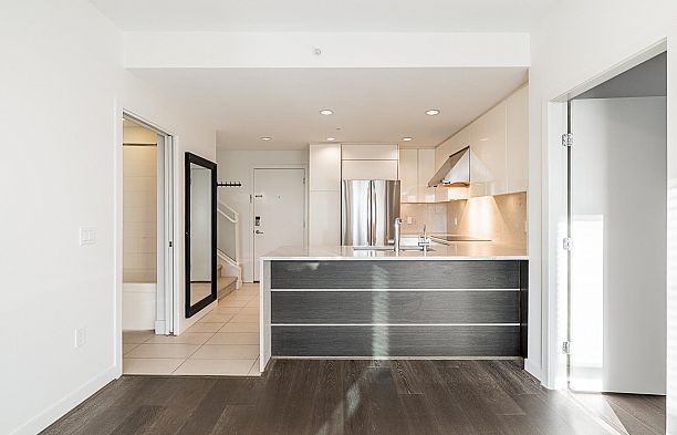 PH1 6033 Gray Avenue University VW