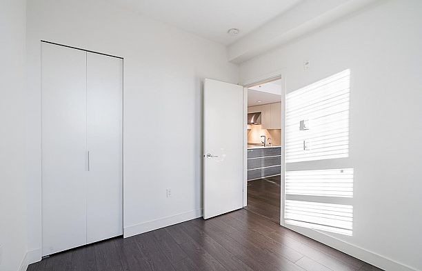 PH1 6033 Gray Avenue University VW