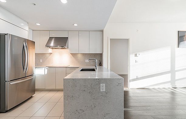 PH1 6033 Gray Avenue University VW