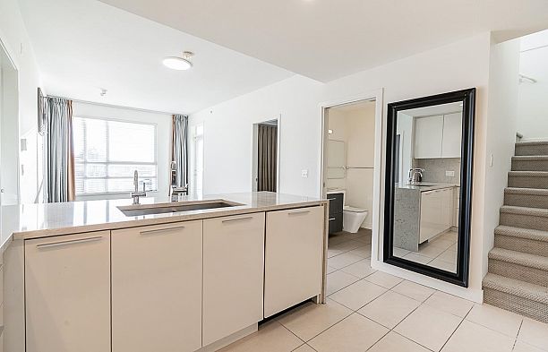 PH1 6033 Gray Avenue University VW