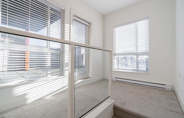 PH1 6033 Gray Avenue University VW