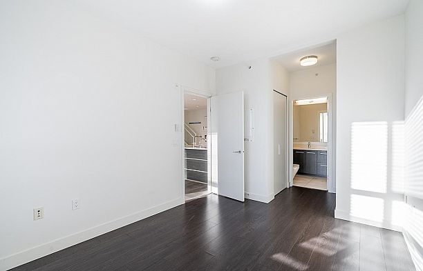 PH1 6033 Gray Avenue University VW