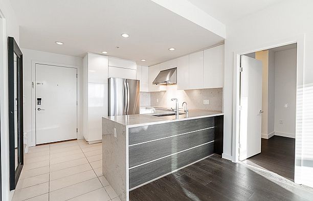 PH1 6033 Gray Avenue University VW