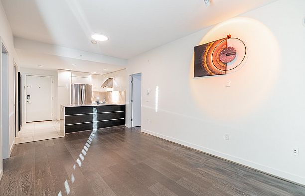 PH1 6033 Gray Avenue University VW