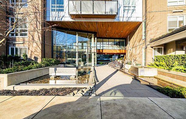 PH1 6033 Gray Avenue University VW