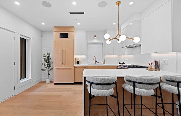 1 4549 W 11th Avenue Point Grey