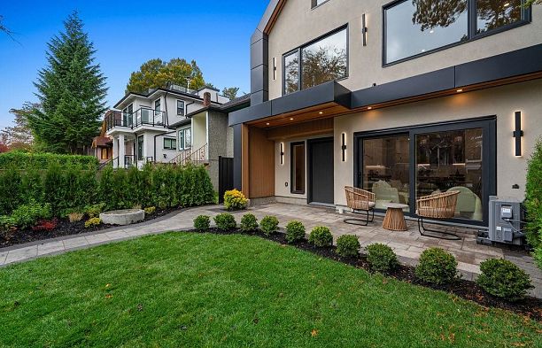 1 4549 W 11th Avenue Point Grey