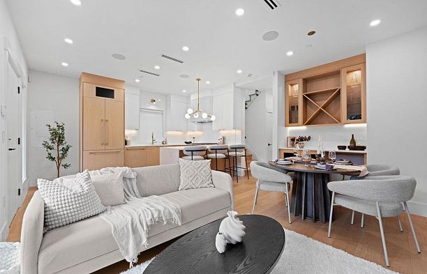 1 4549 W 11th Avenue Point Grey