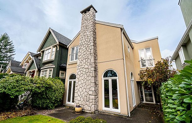 2443 W 47th Avenue Kerrisdale