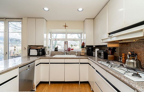 2443 W 47th Avenue Kerrisdale