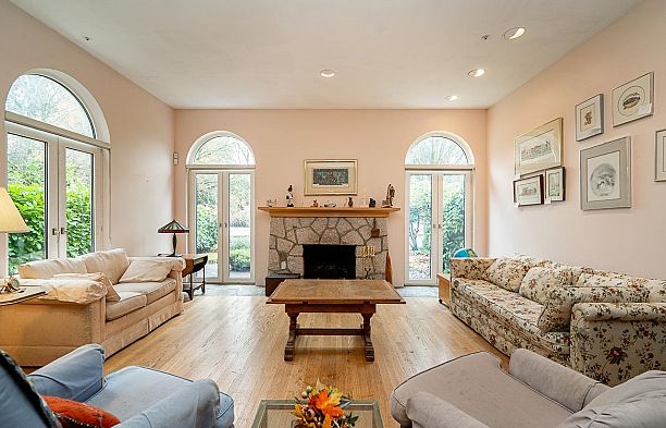 2443 W 47th Avenue Kerrisdale