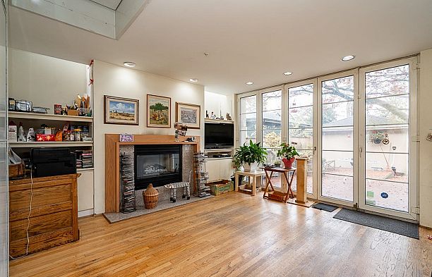 2443 W 47th Avenue Kerrisdale