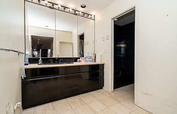 2443 W 47th Avenue Kerrisdale