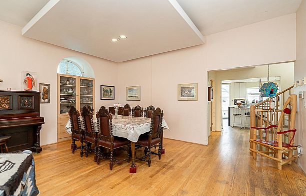 2443 W 47th Avenue Kerrisdale