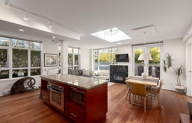 PH803 988 Richards Street Yaletown