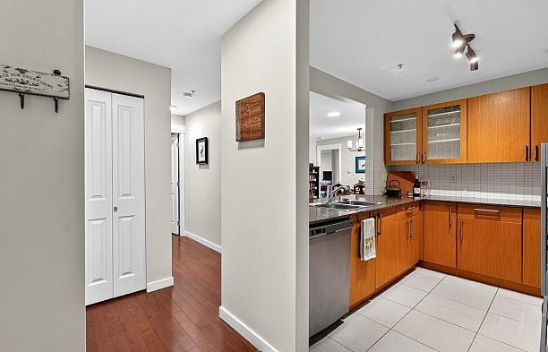 206 2096 W 46th Avenue Kerrisdale