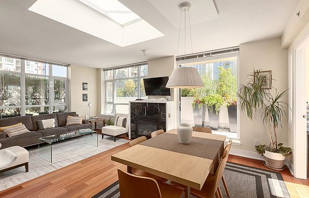 PH803 988 Richards Street Yaletown