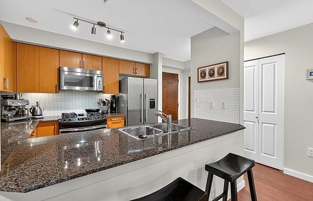 206 2096 W 46th Avenue Kerrisdale