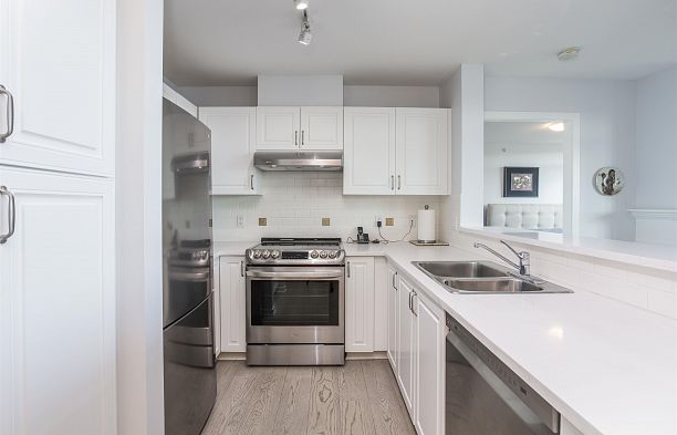 804 2799 Yew Street Kitsilano