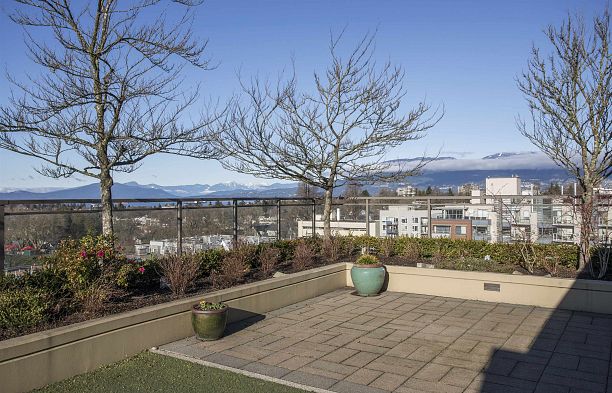 804 2799 Yew Street Kitsilano