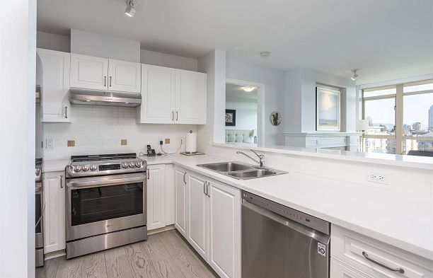 804 2799 Yew Street Kitsilano