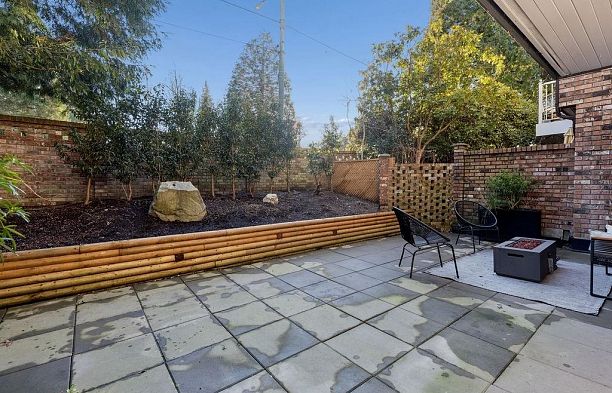 105 3875 W 4th Avenue Point Grey