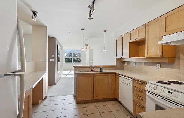 303 3580 W 41st Avenue Southlands