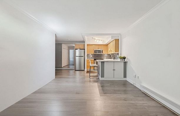 105 3875 W 4th Avenue Point Grey