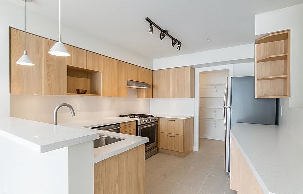 303 3580 W 41st Avenue Southlands