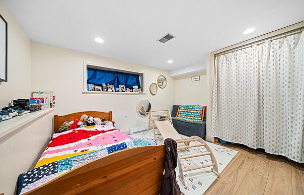 3137 W 28th Avenue MacKenzie Heights