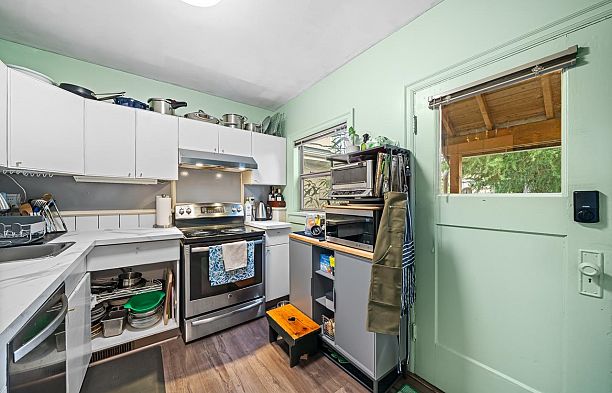 3137 W 28th Avenue MacKenzie Heights