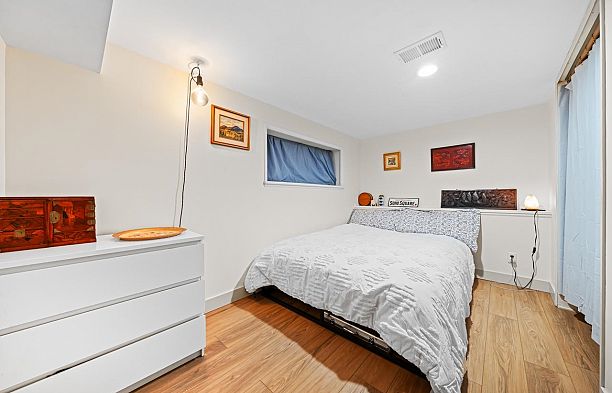 3137 W 28th Avenue MacKenzie Heights