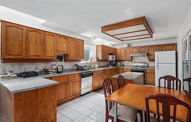 3662 W 49th Avenue Southlands