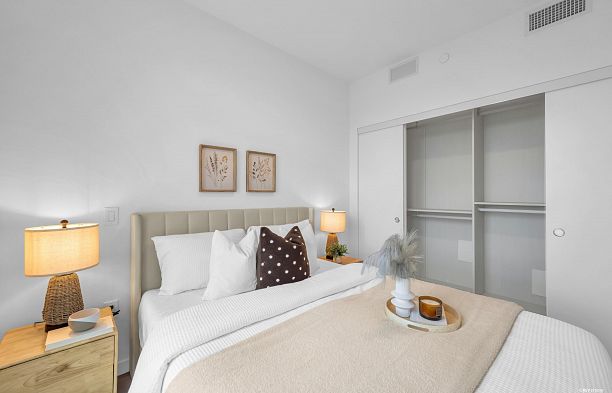 408 8415 Granville Street S.W. Marine