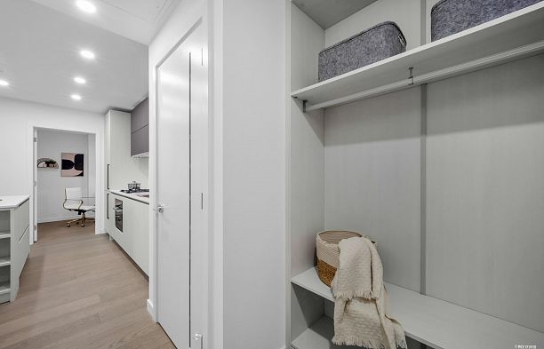 408 8415 Granville Street S.W. Marine